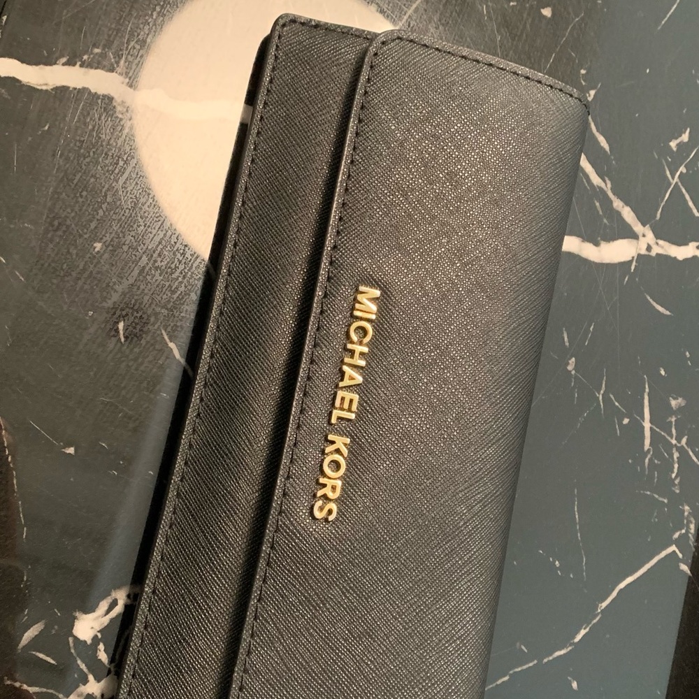 Authentic Michael Kors Jet Set Long bifold wallet Black saffiano